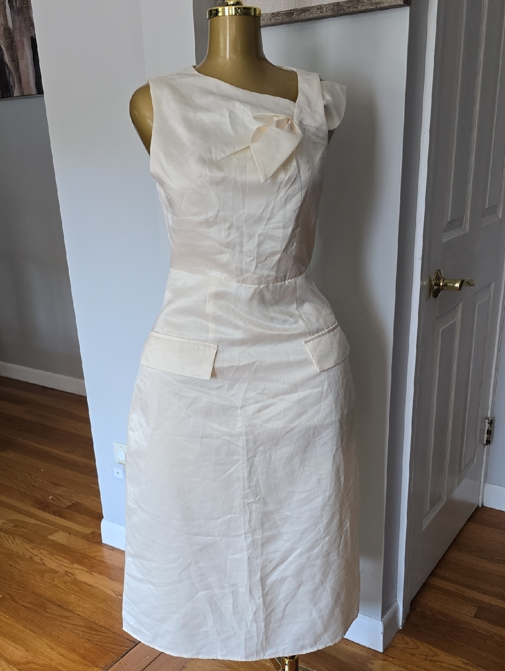Classic Cream Sleeveless Sheath Dress with Bow Detail